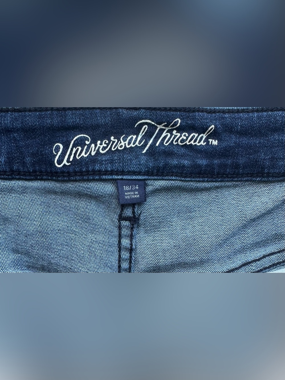 Women’s Universal Thread Dark Wash Distressed Roll-Cuff Denim Shorts Size 18 - Picture 3 of 6